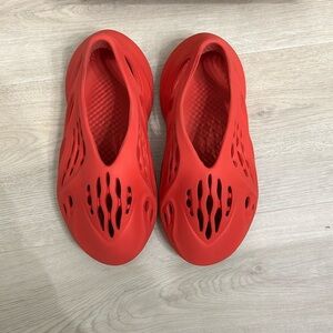 Yeezy Foam Runner - Size 4